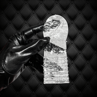 Закрытая насадка на член с шипами прозрачного цвета Sexy desires Spikes hat